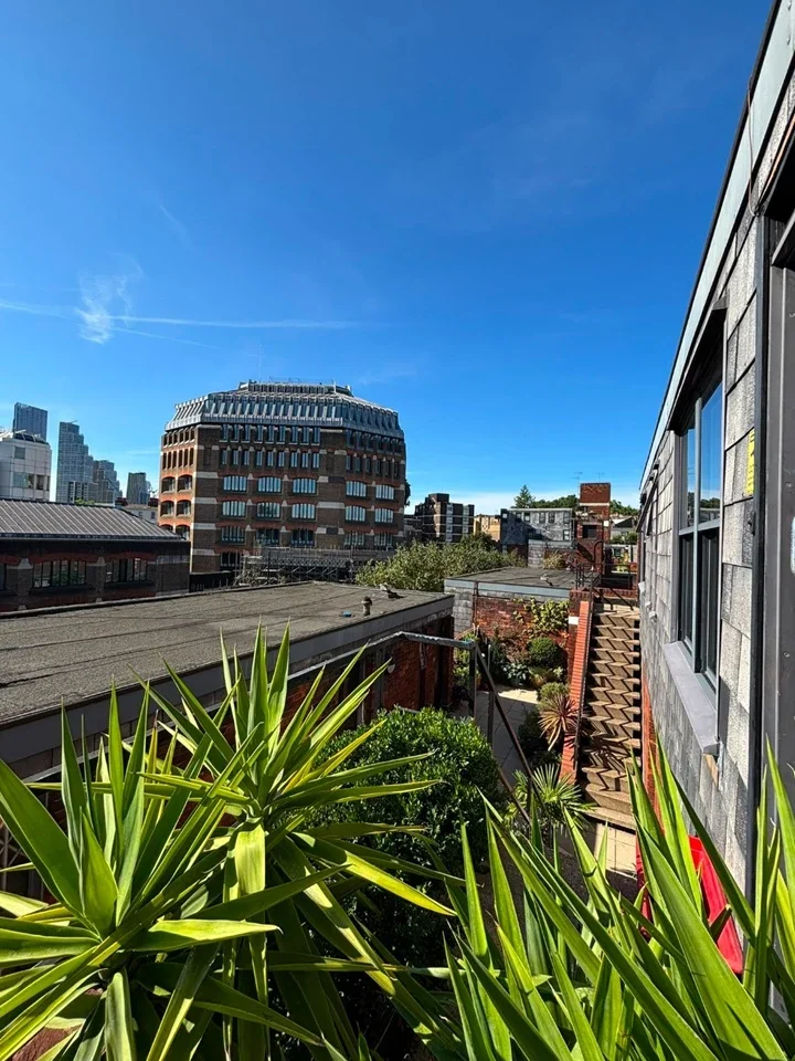 Flat Vauxhall Bridge Road in City of Westminster