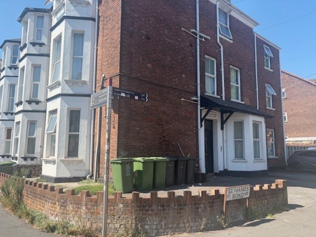 Flat Old Tiverton Road in Exeter