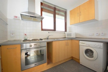 Flat Crondall Street in Greater London