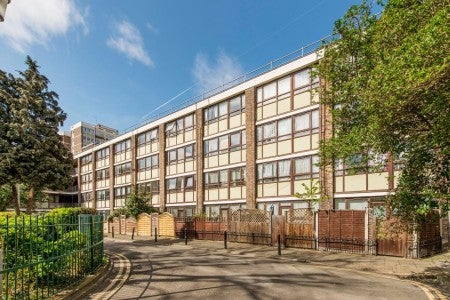 Flat Crondall Street in Greater London