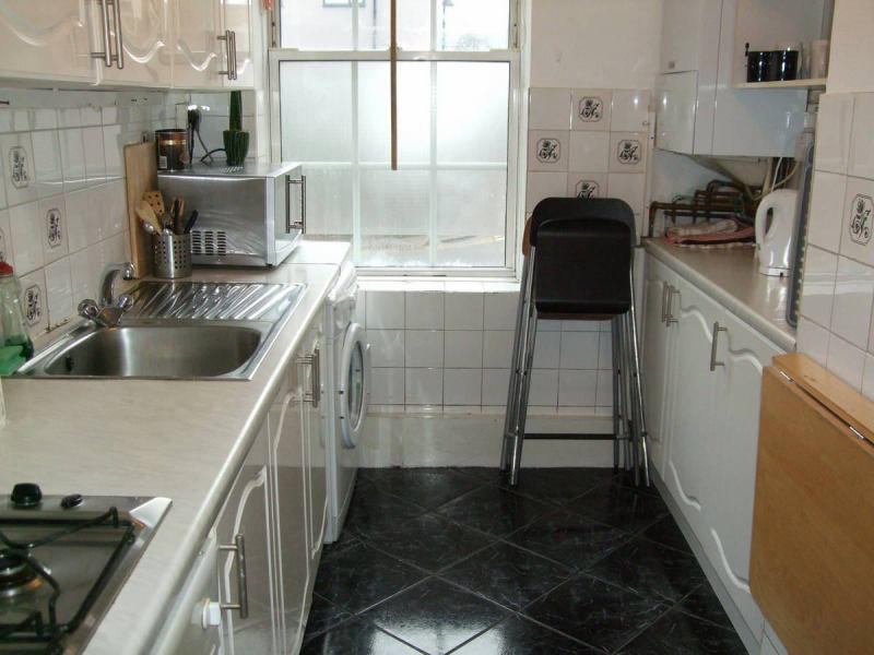 Room Shadwell Gardens in Greater London
