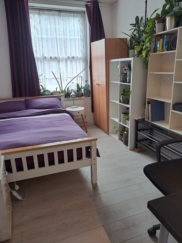 Room Shadwell Gardens in Greater London