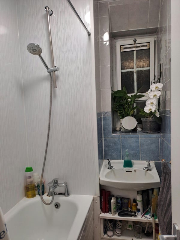 Room Shadwell Gardens in Greater London