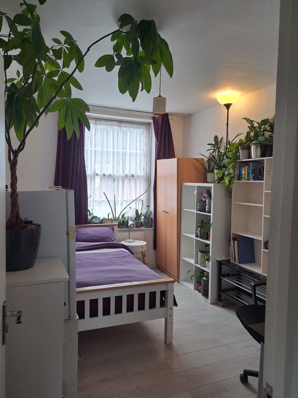 Room Shadwell Gardens in Greater London
