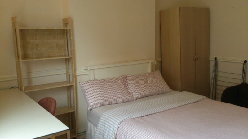 Room Shadwell Gardens in Greater London