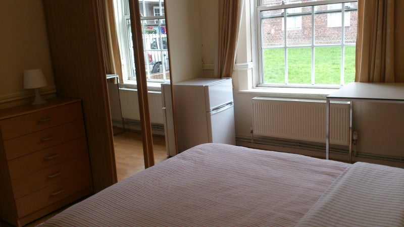 Room Shadwell Gardens in Greater London