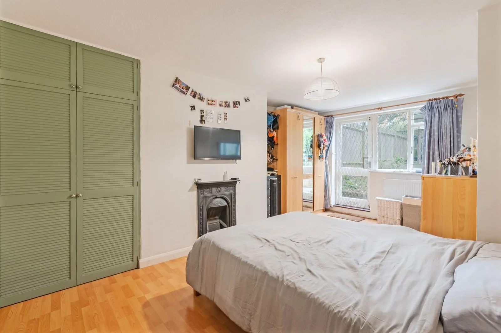 Flat Dennington Park Road in Greater London