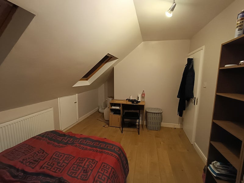 Flat Seely Road in Greater London