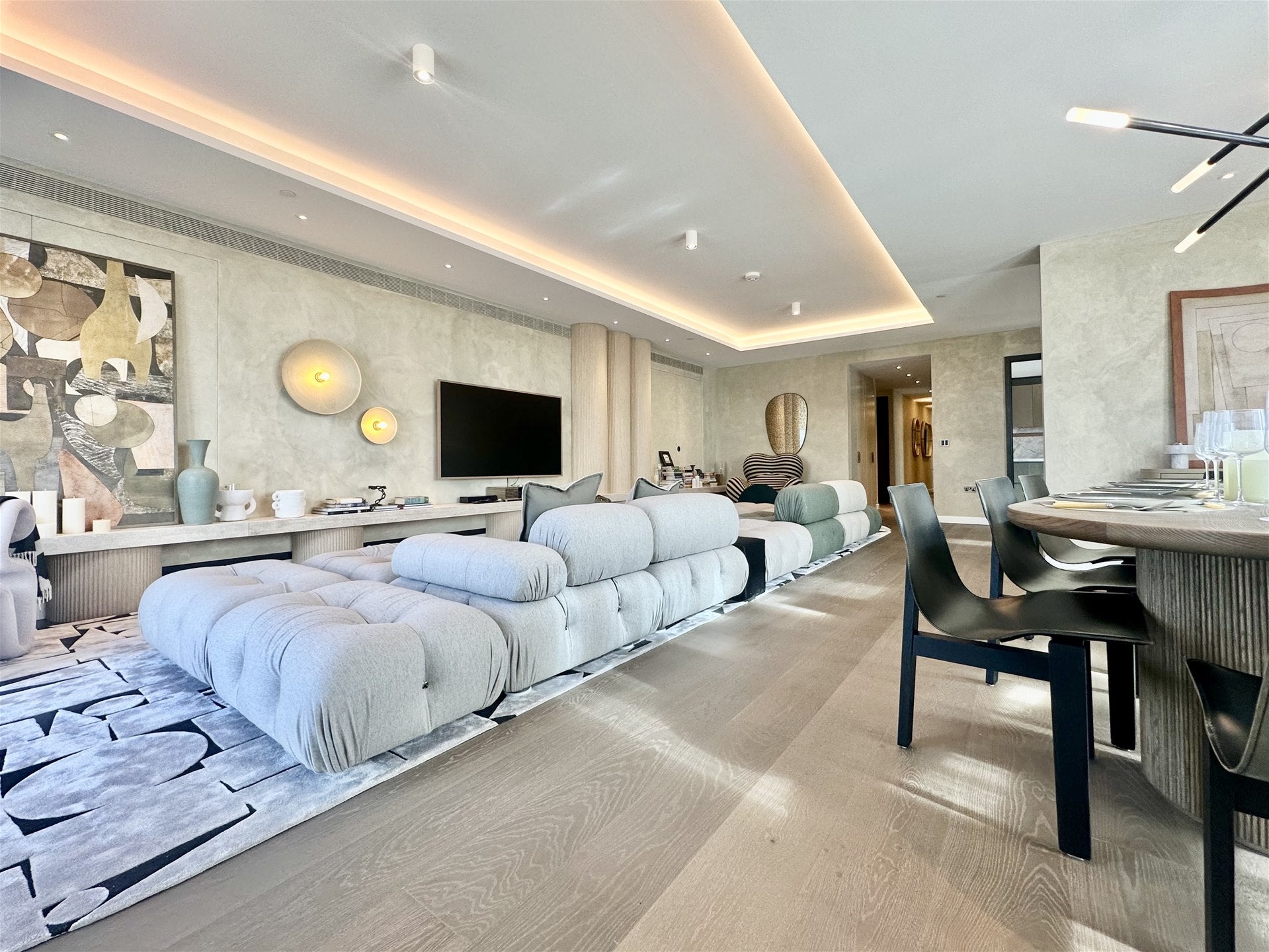 Flat Carnation Way in Greater London