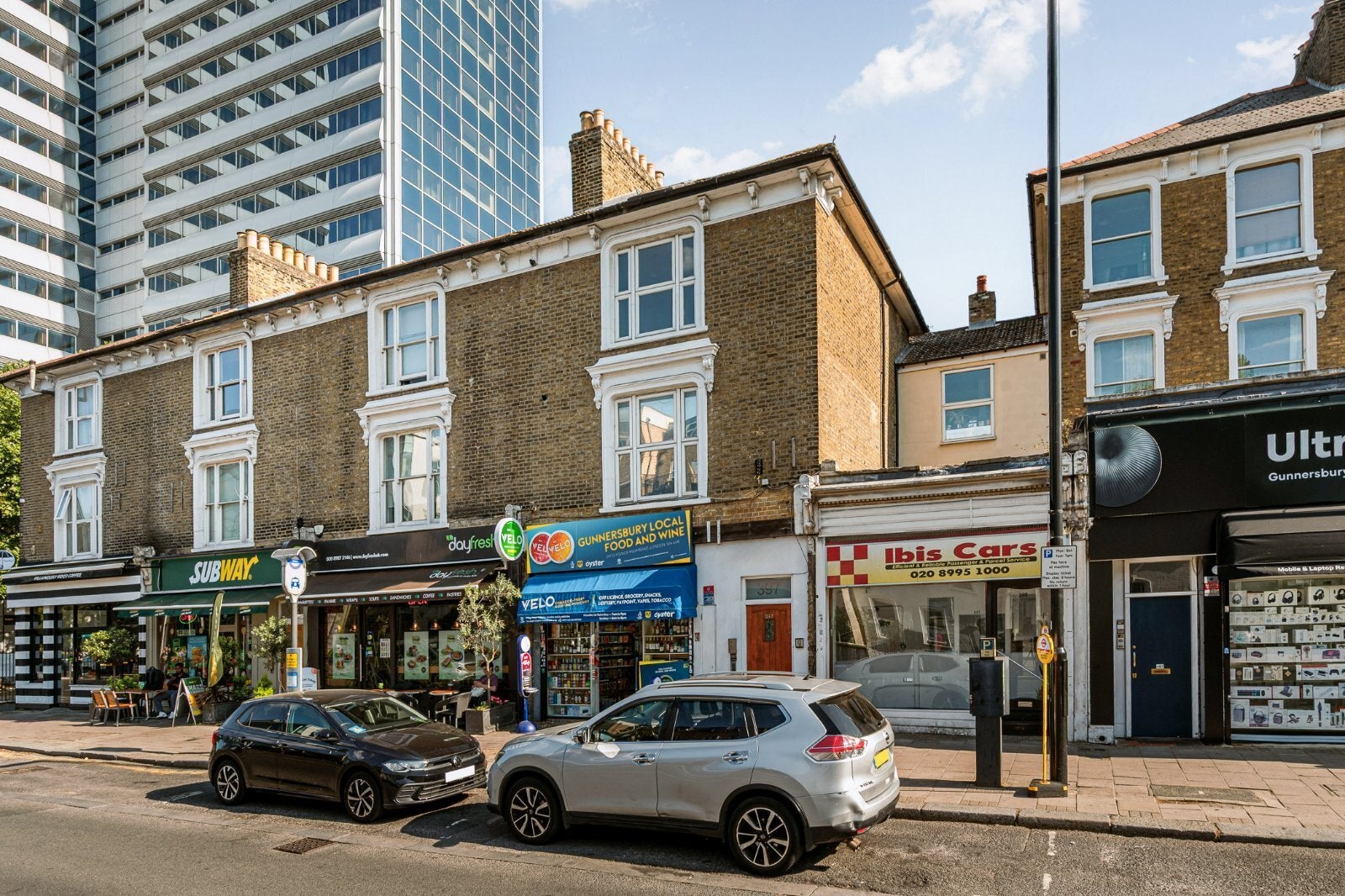 Flat Chiswick High Road in Greater London