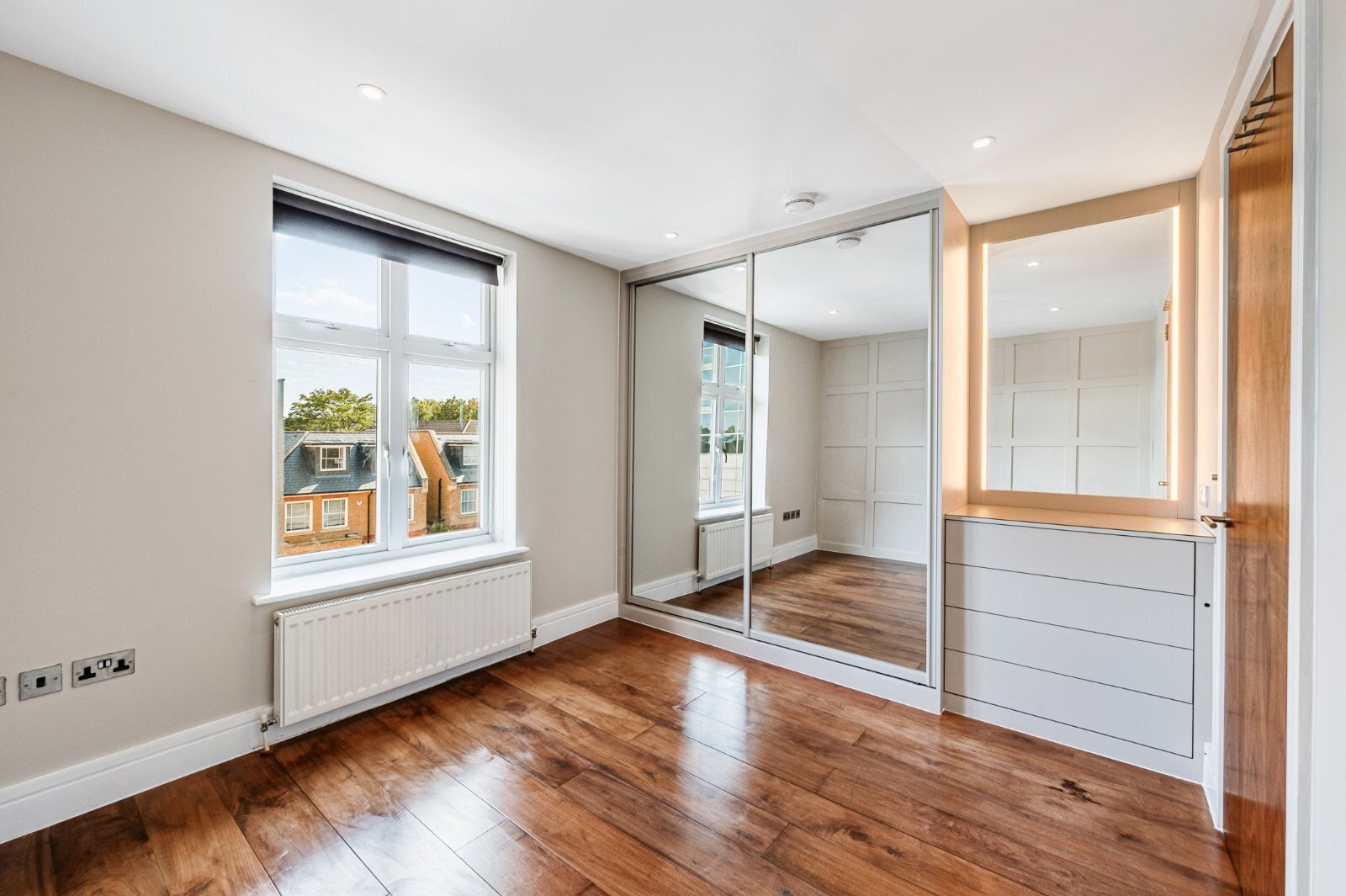 Flat Chiswick High Road in Greater London