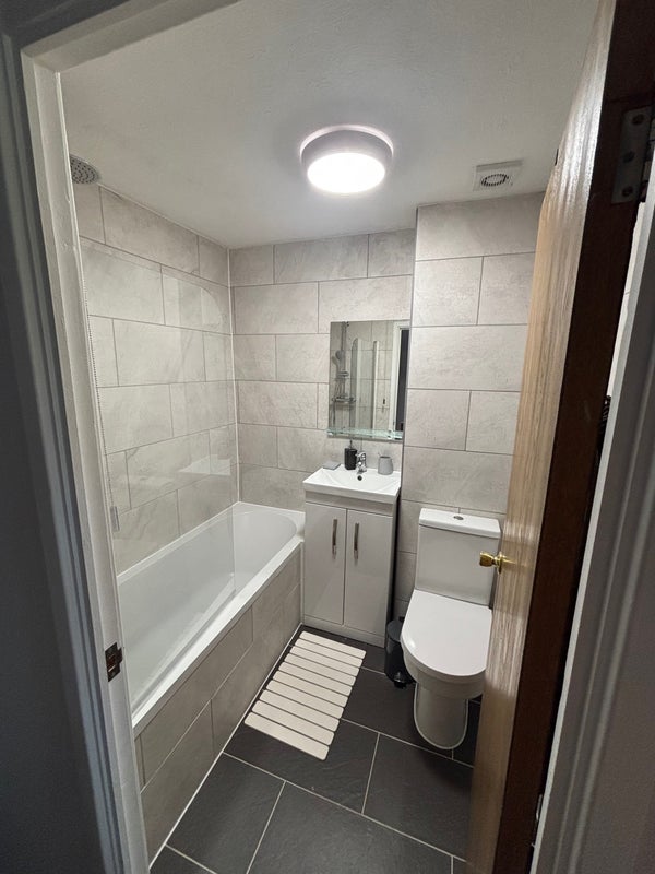 Room Coventry Close in Greater London
