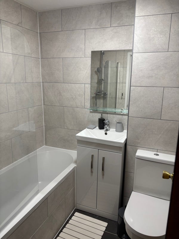 Room Coventry Close in Greater London