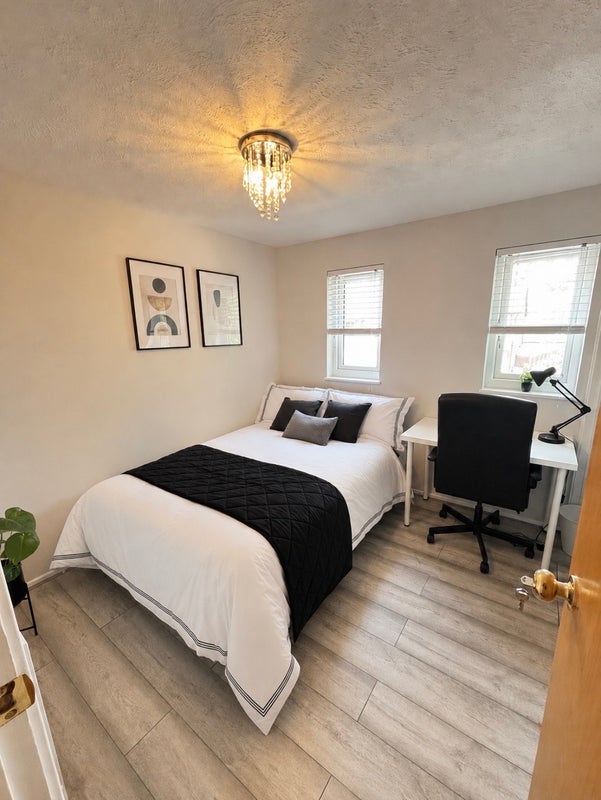 Room Coventry Close in Greater London