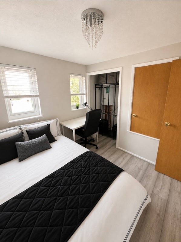 Room Coventry Close in Greater London