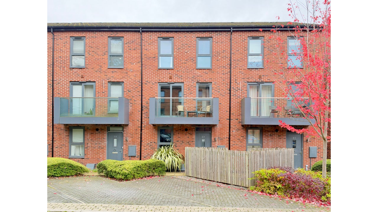 House Carnforth Avenue in Wakefield