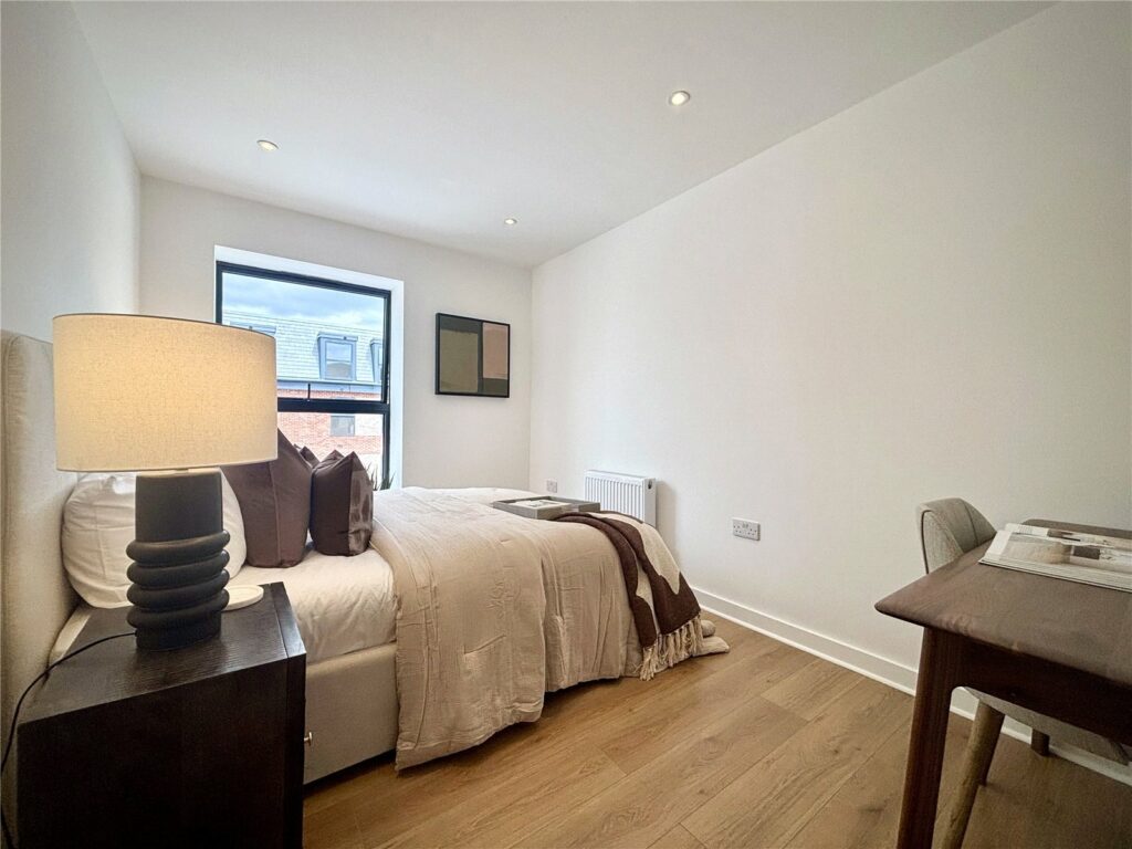Flat Victoria Road in Rushmoor