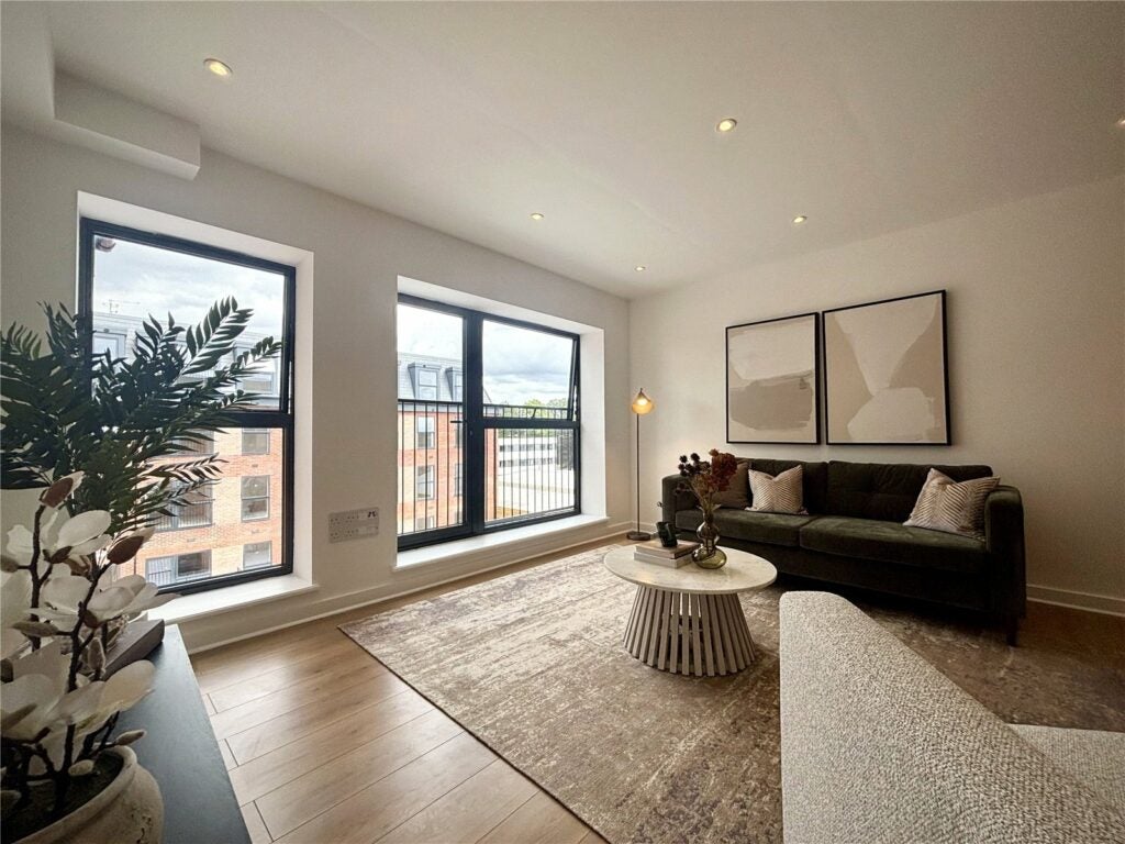 Flat Victoria Road in Rushmoor