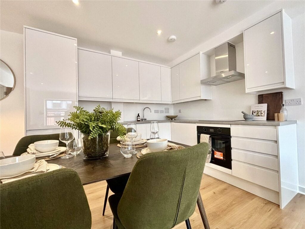 Flat Victoria Road in Rushmoor