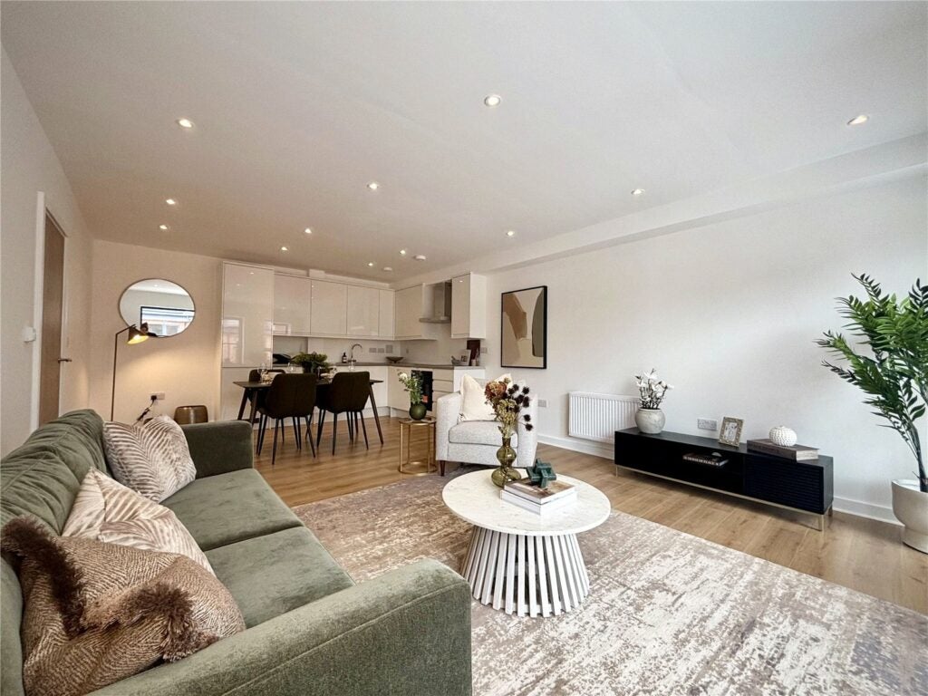 Flat Victoria Road in Rushmoor