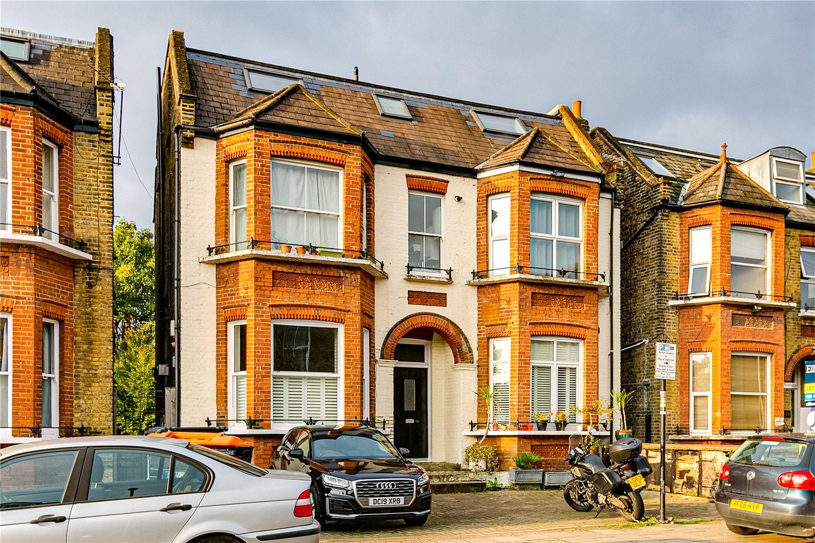 Flat Longley Road in Greater London
