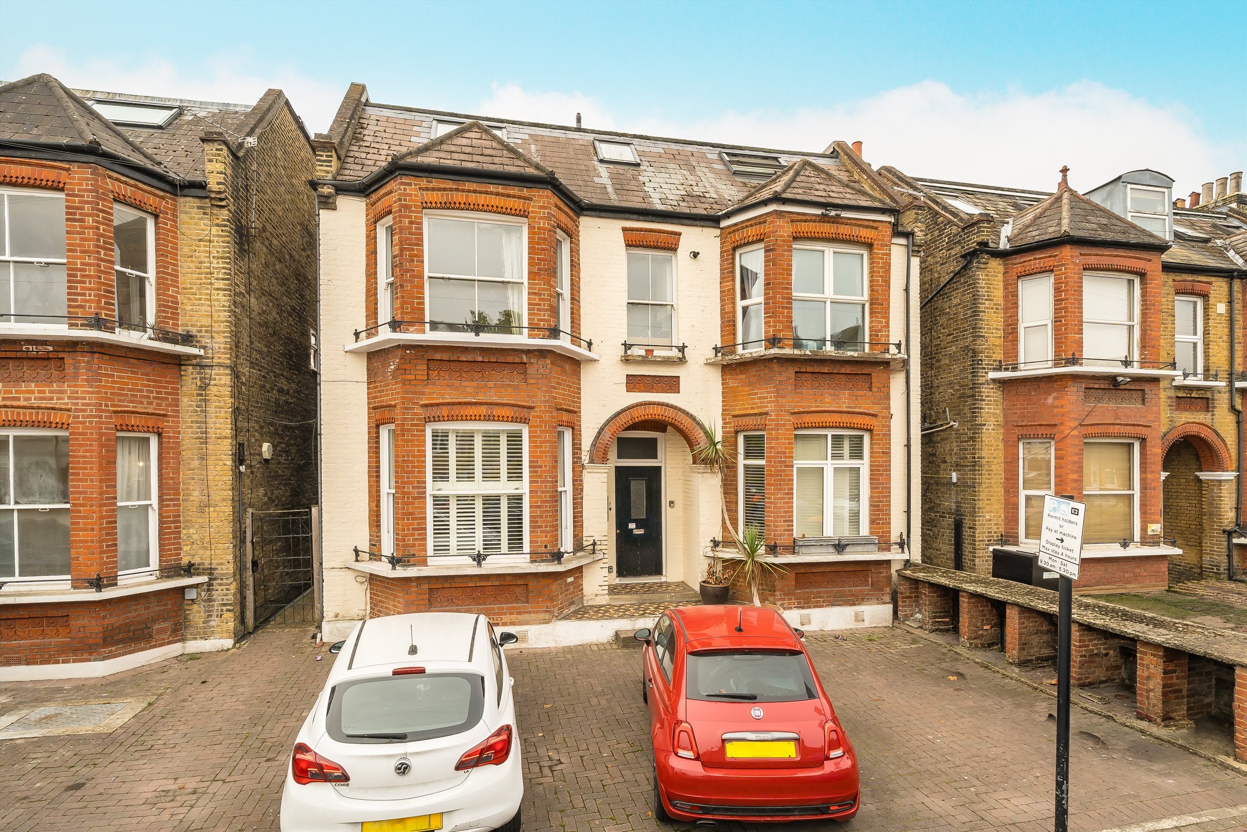Flat Longley Road in Greater London