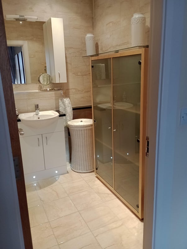 Room Slackcote Lane in Oldham