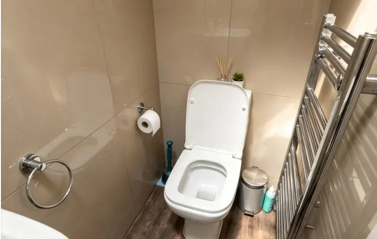Room Uxbridge Road in Greater London