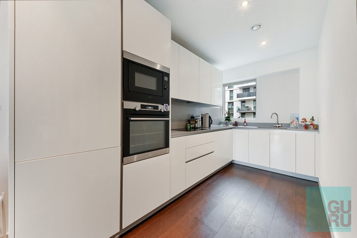 Flat Lanchester Way in London