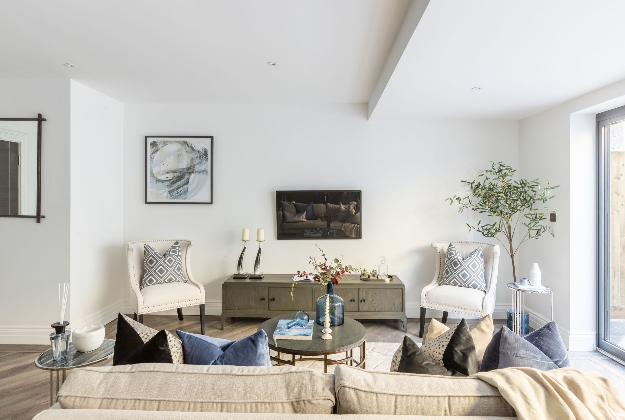 Room Smitham Downs Road in Greater London