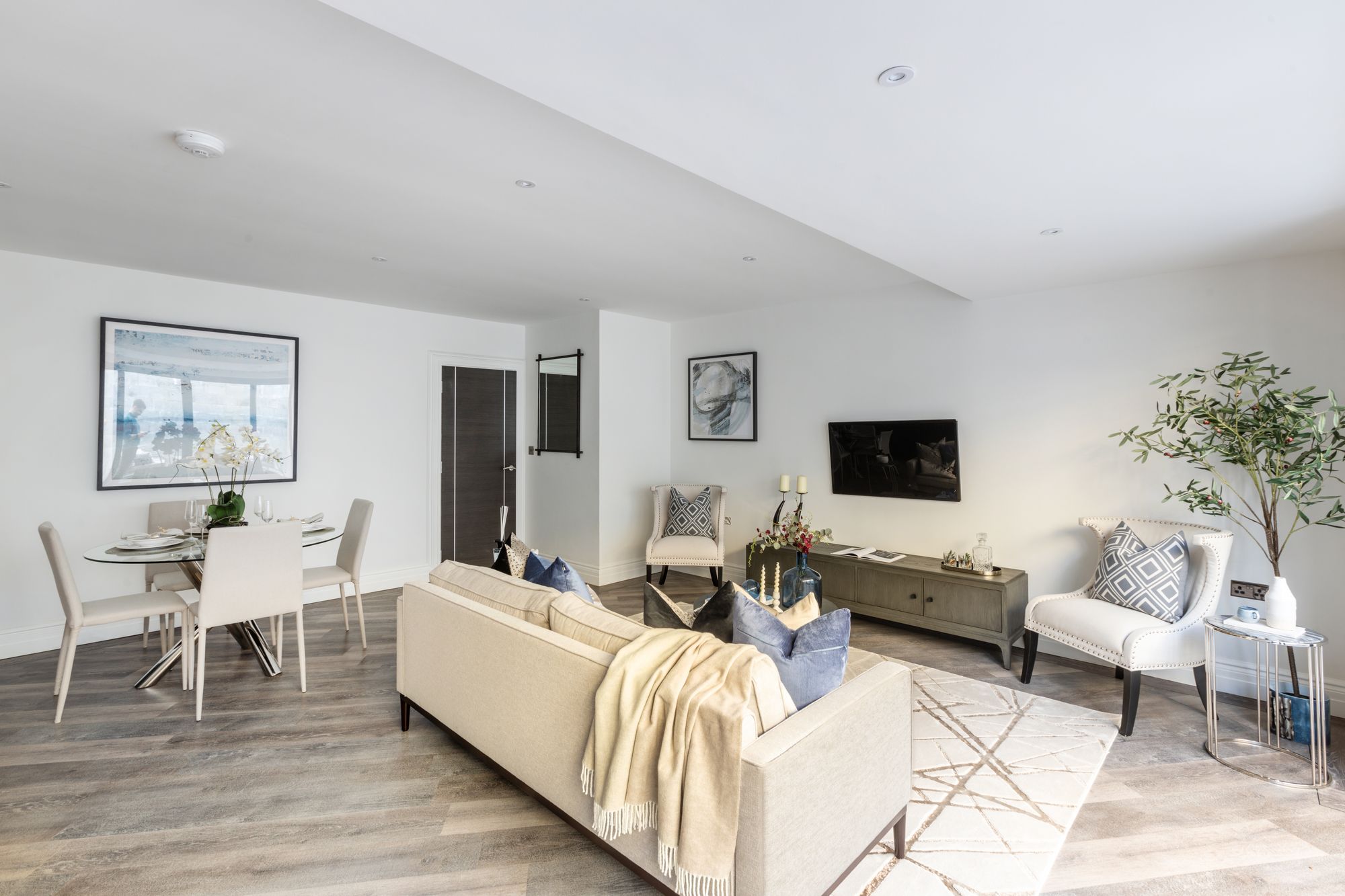 Room Smitham Downs Road in Greater London