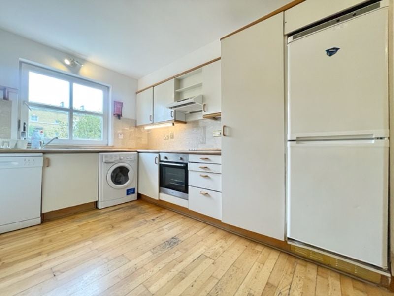 Flat Queen of Denmark Court in Greater London
