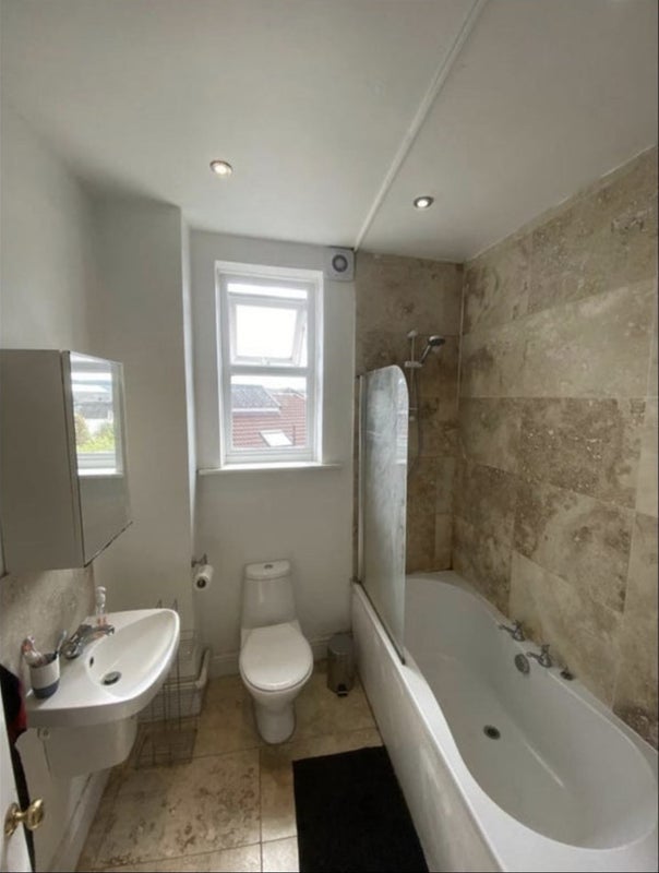 Room Ashton Road in Bristol