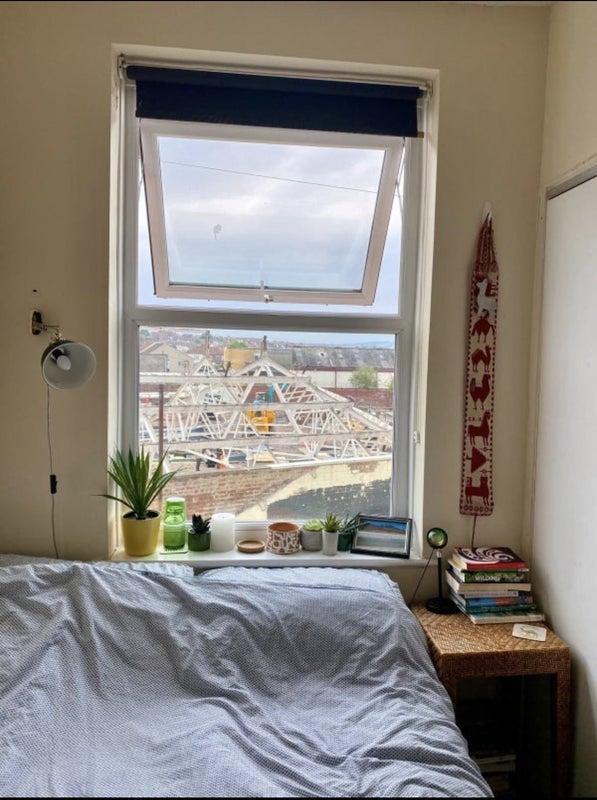 Room Ashton Road in Bristol