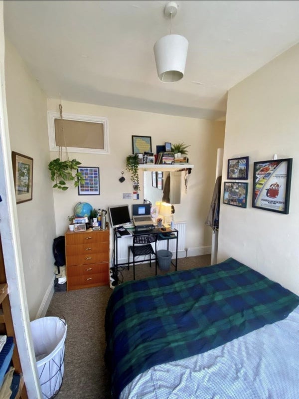Room Ashton Road in Bristol