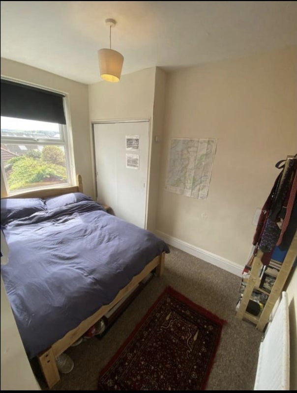 Room Ashton Road in Bristol