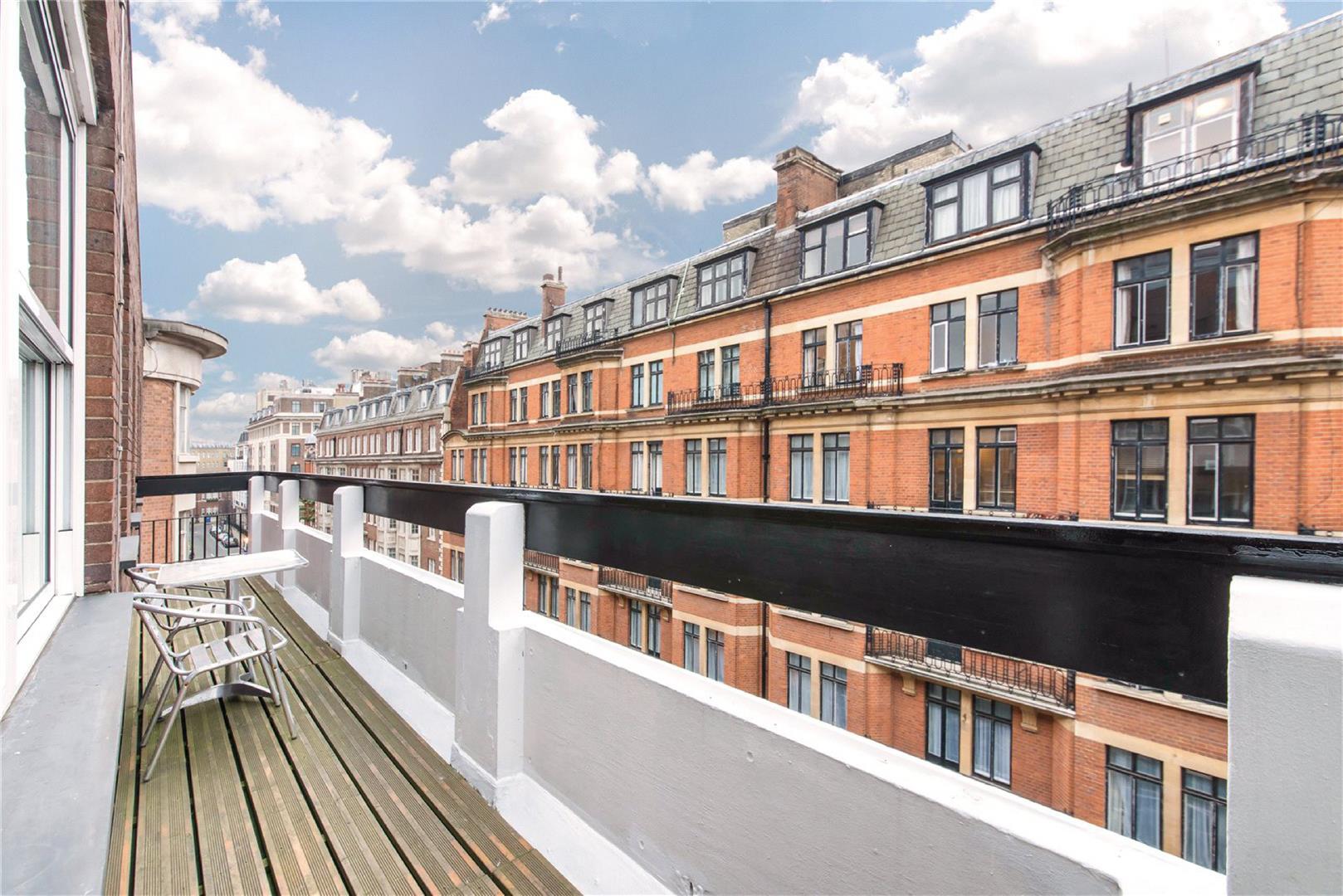 Flat Weymouth Street in London