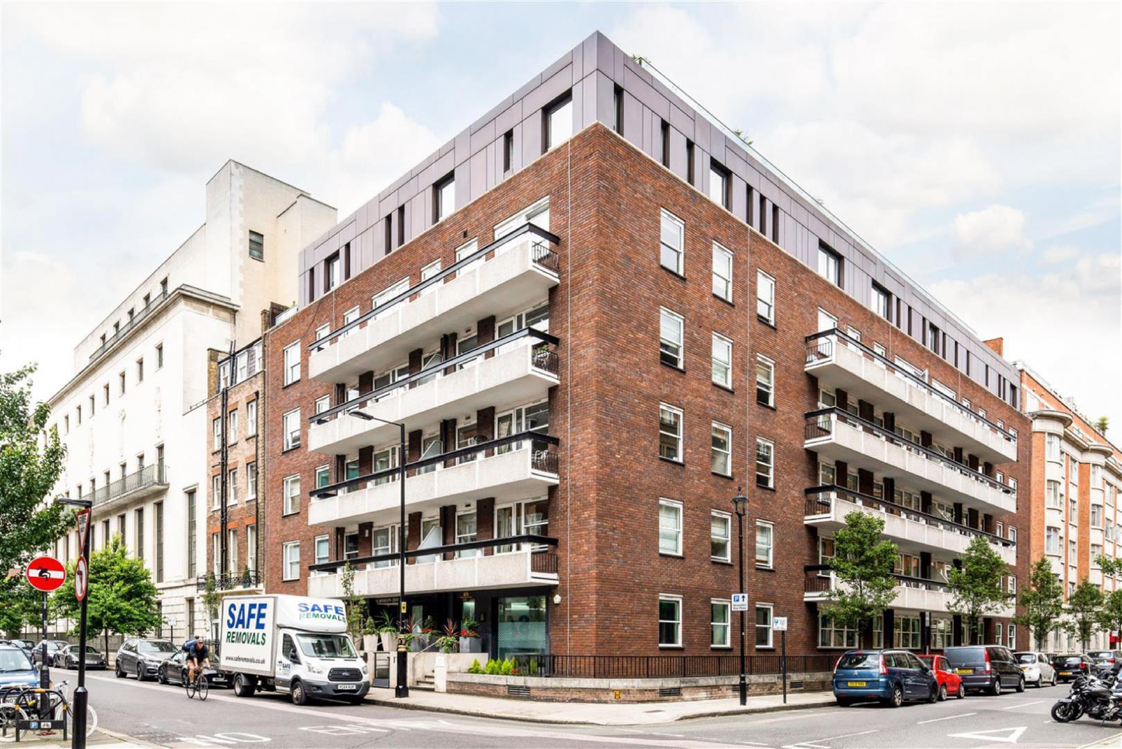 Flat Weymouth Street in London