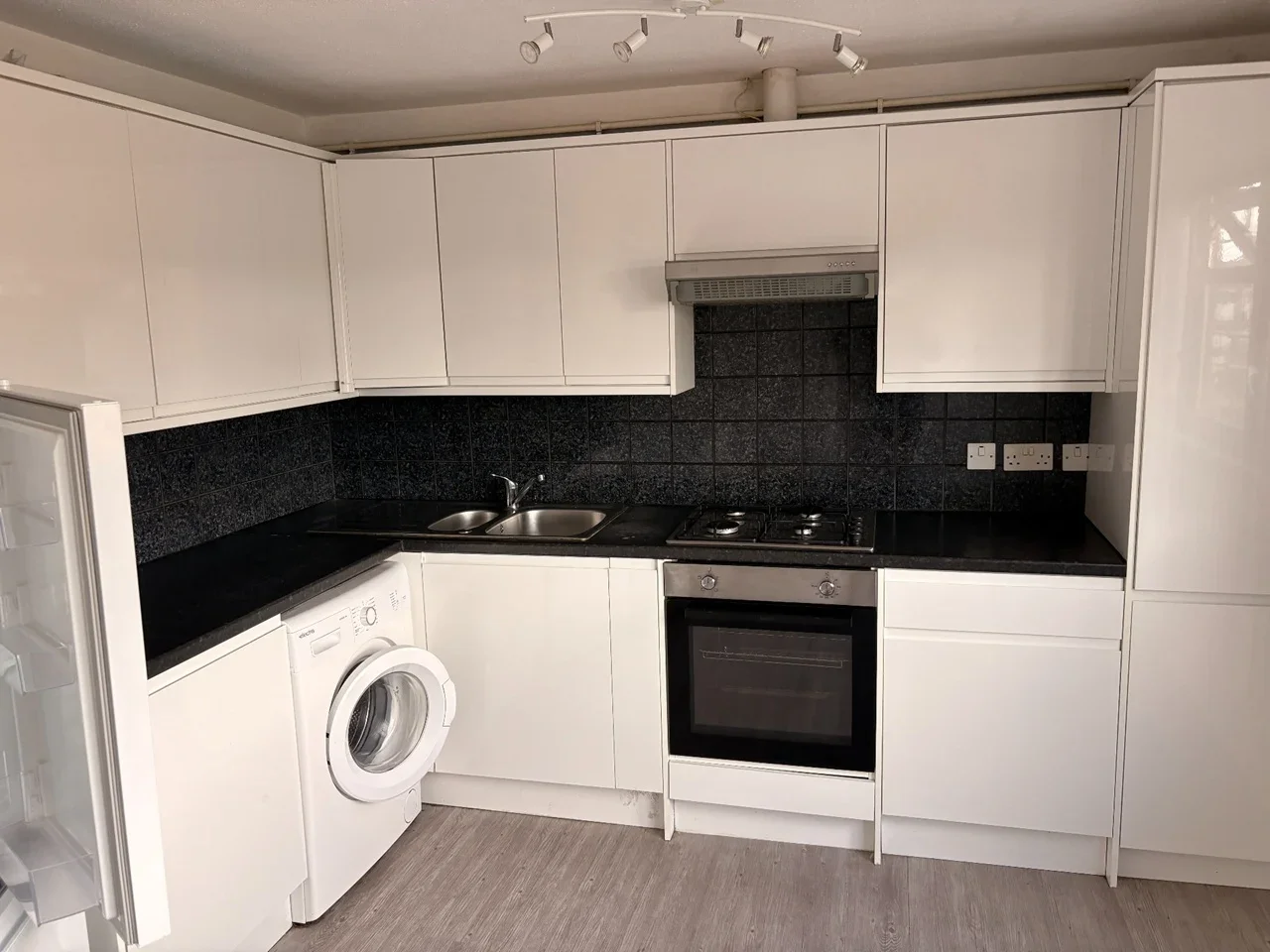 Flat Hamilton Close in Greater London