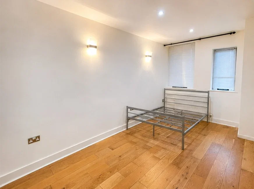 Flat Ealing Green in Greater London