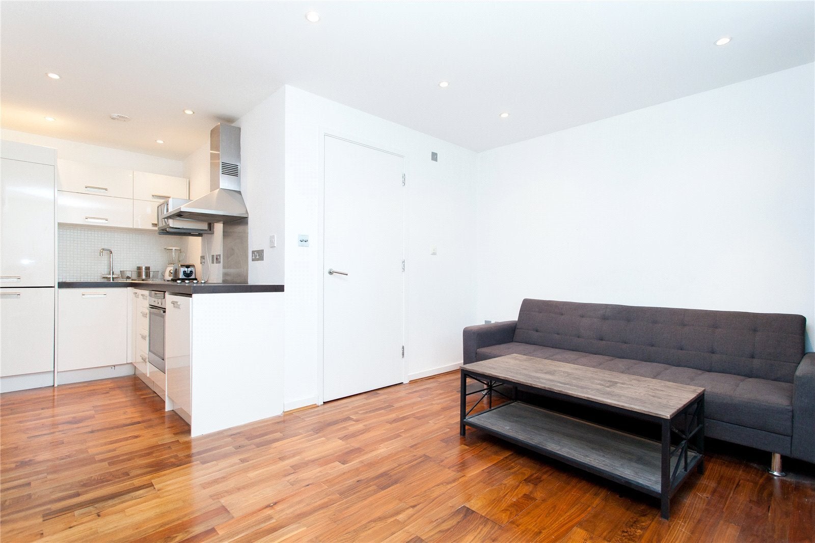 Flat Goswell Road in Greater London