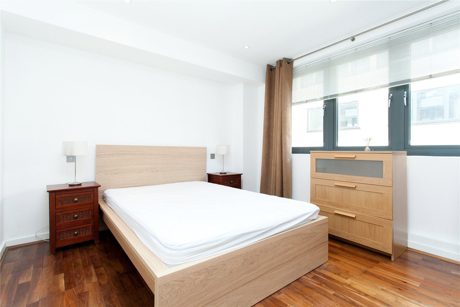 Flat Goswell Road in Greater London