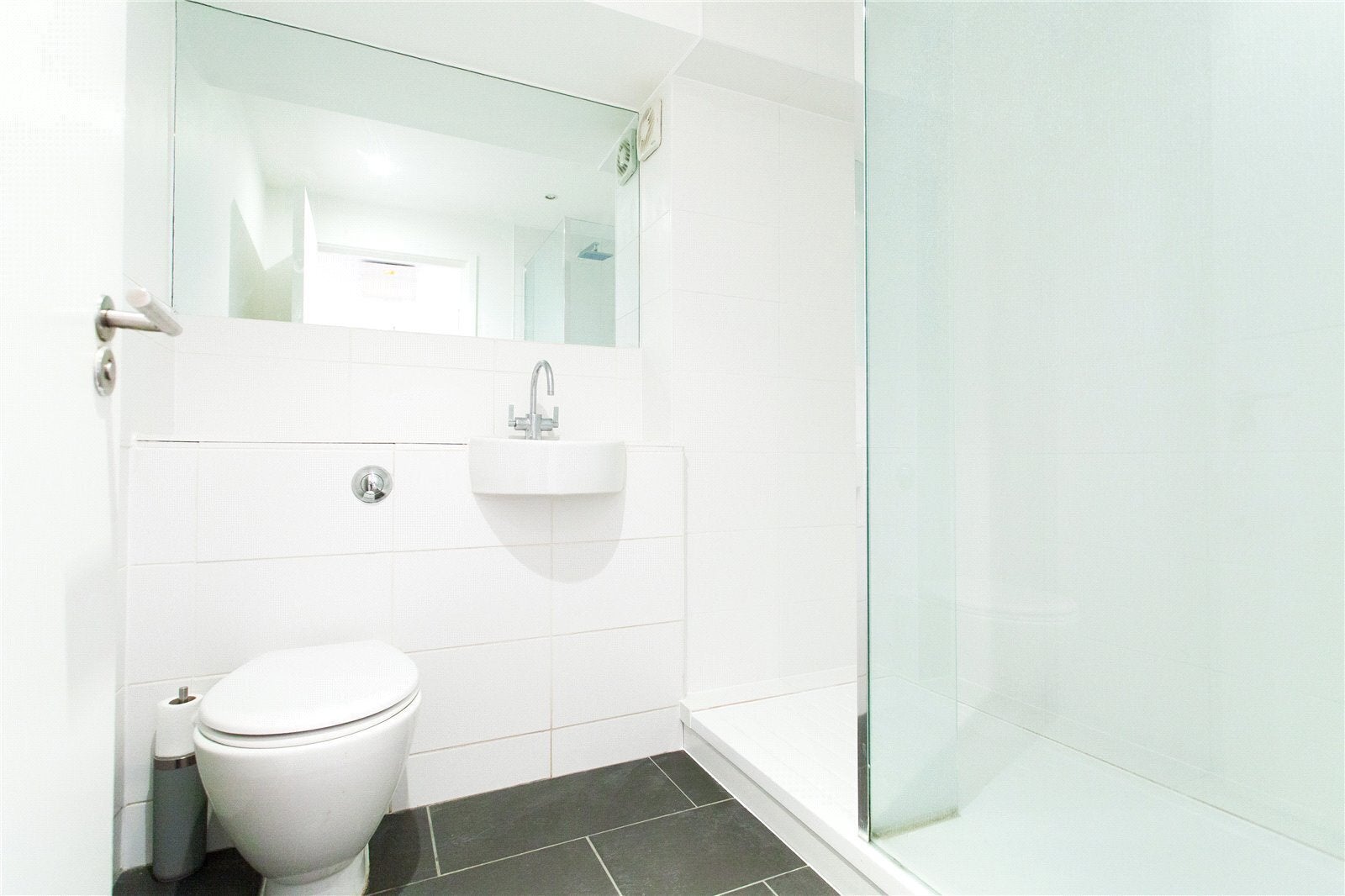 Flat Goswell Road in Greater London