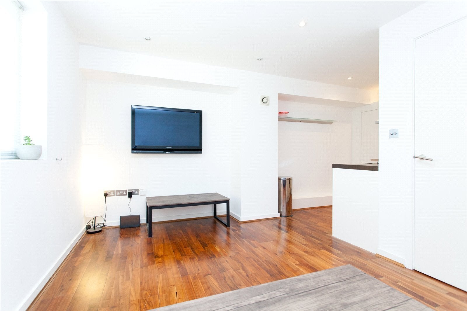 Flat Goswell Road in Greater London