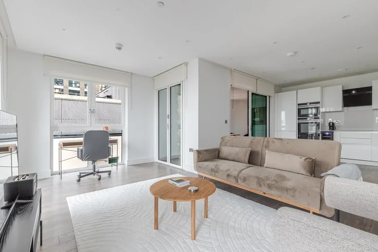 Flat Leman Street in Greater London