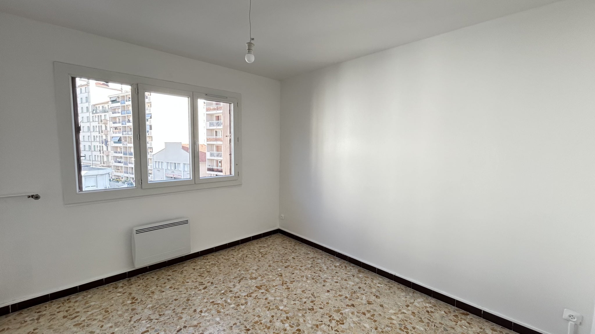 Flat Boulevard de l'Aguillon in Toulon