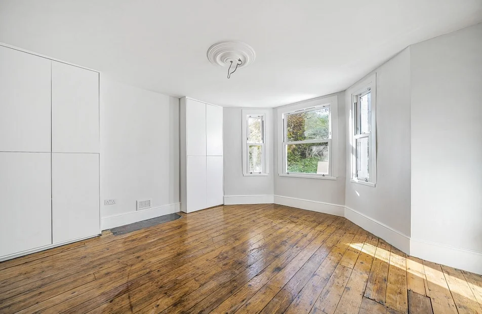 Flat Whiteley Road in Greater London