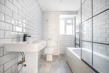 Flat Whiteley Road in Greater London
