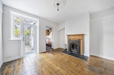 Flat Whiteley Road in Greater London