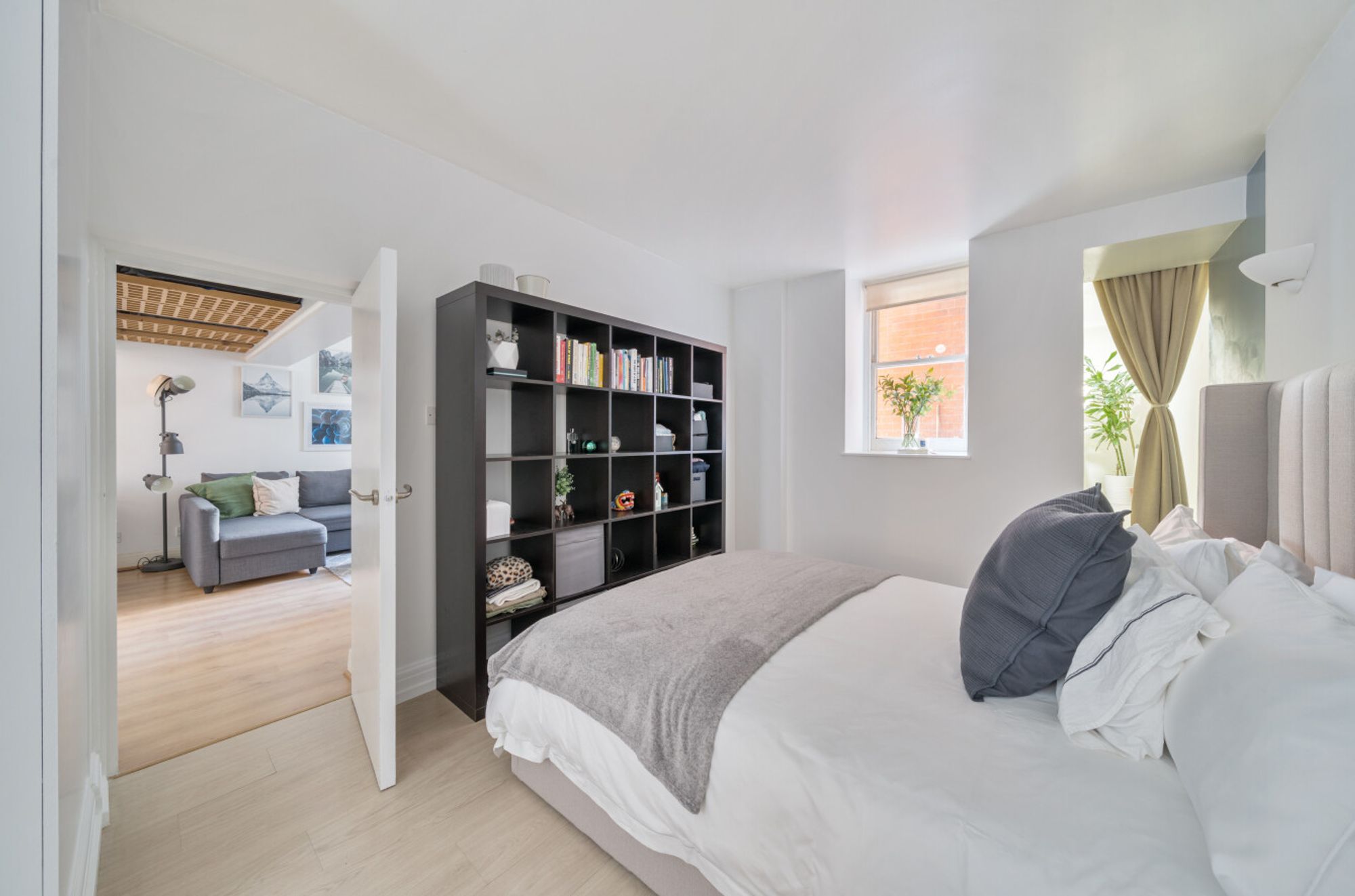 Flat Clapham Road in Greater London